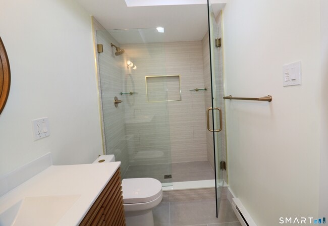 Building Photo - 185 Melba St