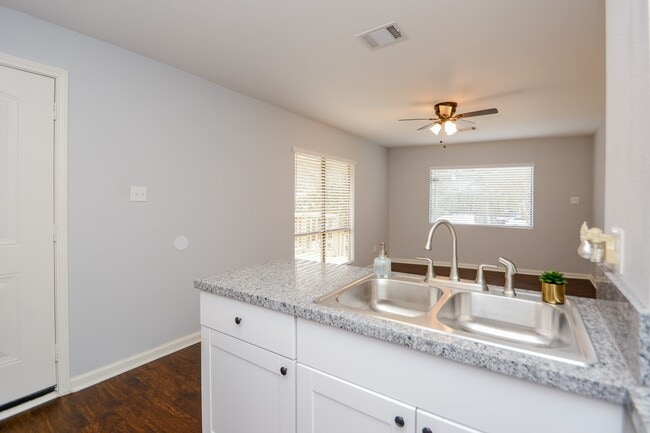 Building Photo - 51 Harbour Row Dr