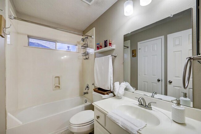 Building Photo - 3719 Wild Oak Dr