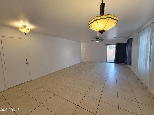 Building Photo - 2259 E Spruce Dr