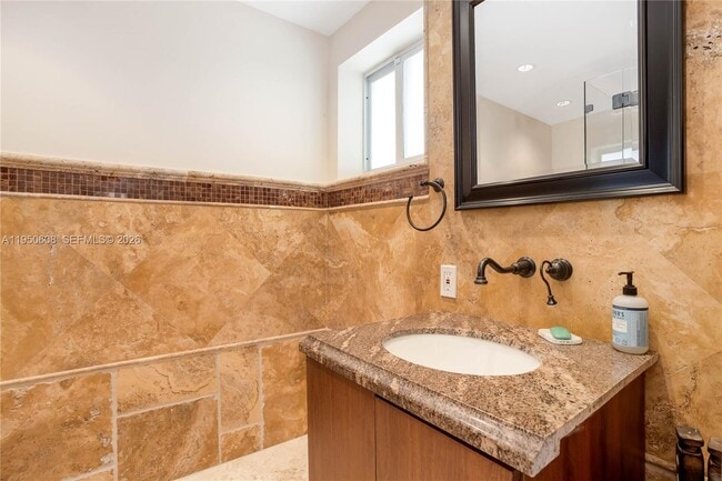 Building Photo - 12515 Palm Rd