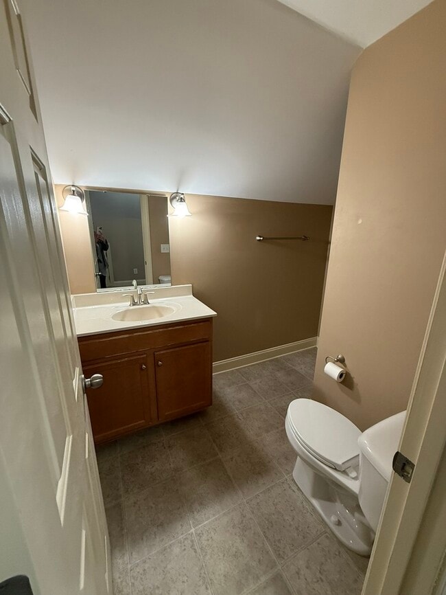 Building Photo - HUGE 5 Bedroom 3 Stroy Home with Fenced in...