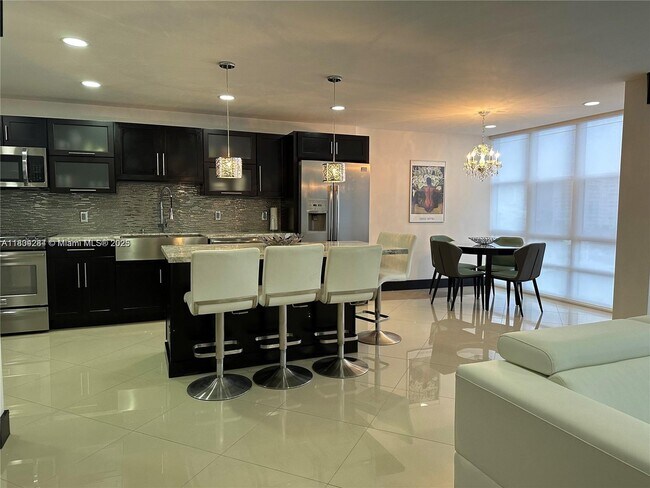 Building Photo - 2017 S Ocean Dr