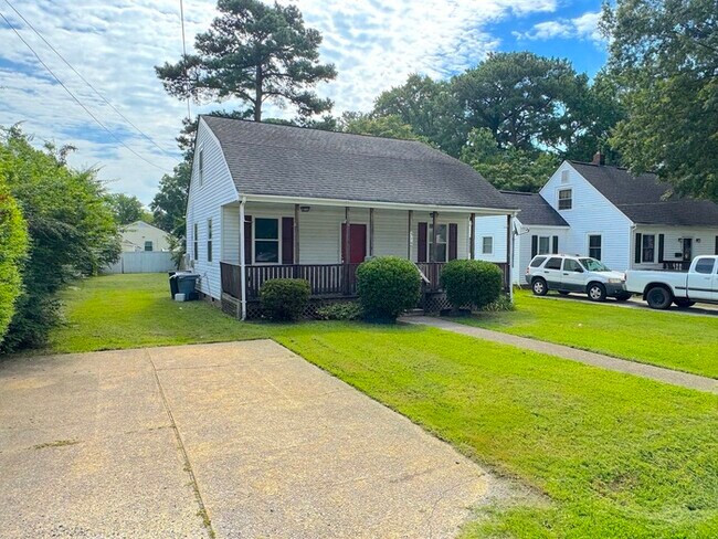 Building Photo - CHARMING 4-BEDROOM, 2-BATH COTTAGE-STYLE HOME IN HAMPTON, VA!