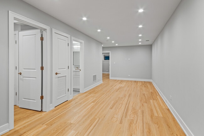 Building Photo - 1349 N Noble St