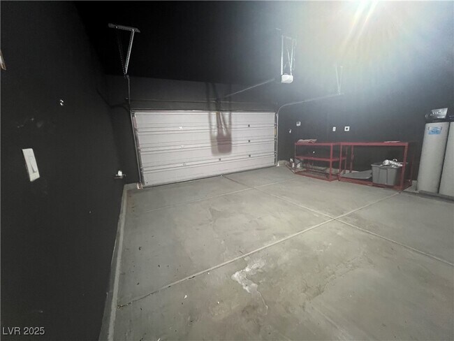 Building Photo - 909 Earth Luster Rd