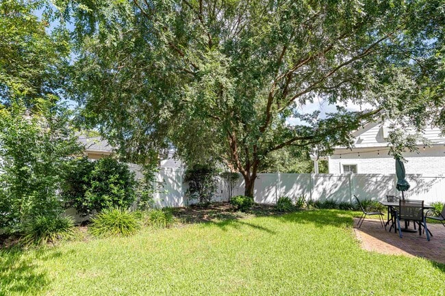 Building Photo - 3156 Iberville Way