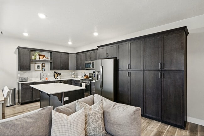 Building Photo - 1547 W Pyrite Ln