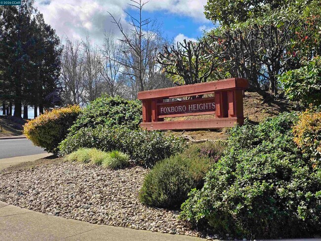 Building Photo - 155 Dartford St