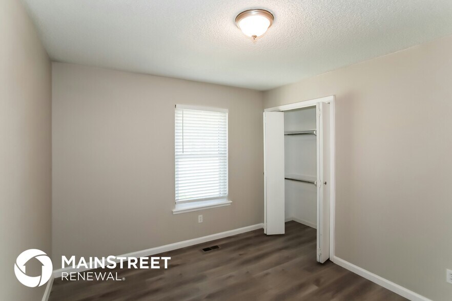 Building Photo - 916 Clear Creek