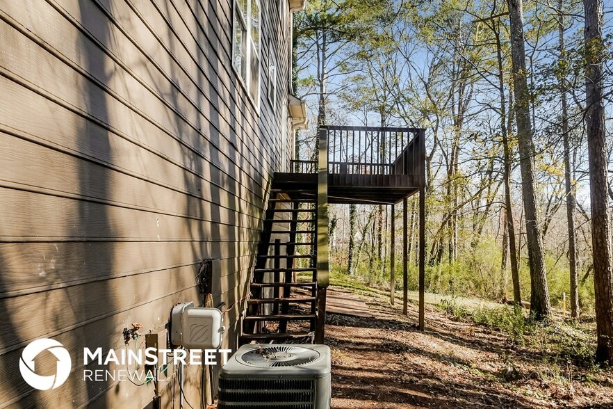 Building Photo - 1446 Glynn Oaks Dr SW