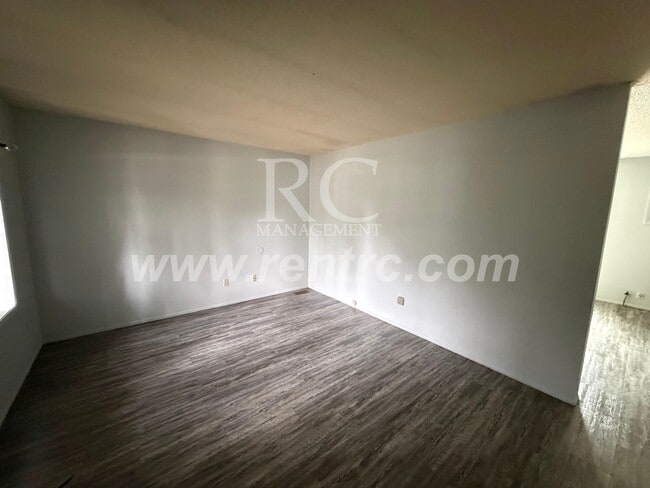 Building Photo - 910 Timberline-