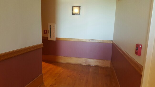 Hallway - 59 College St