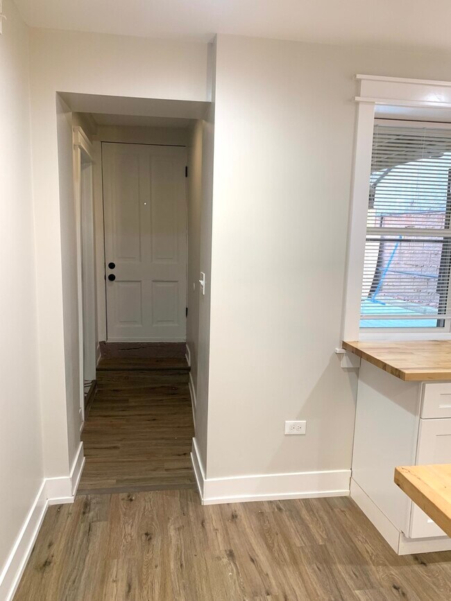 Building Photo - 1943 N Winchester Ave