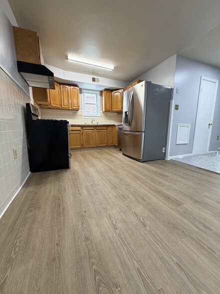 Building Photo - 405 47th St NE