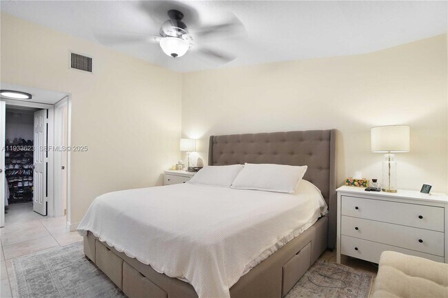 Building Photo - 6245 SW 47th Manor