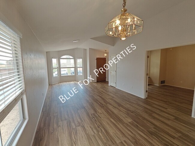 Building Photo - 710 W Calle Alta Loma