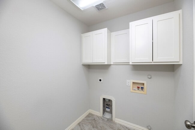 Building Photo - Creekside Townhomes