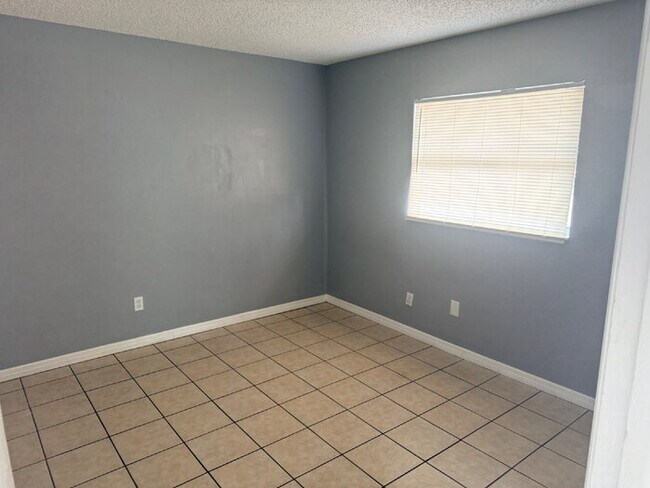 Building Photo - Coming Soon — 3BR/2BA Bradenton Rental · Available Mid-May