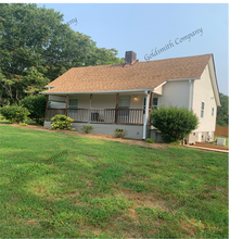 Building Photo - "Charming 2-Bedroom with Granite Touches in Greenville!"