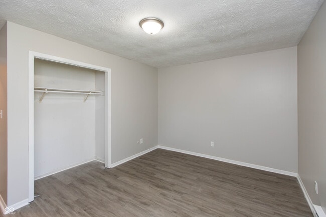 Building Photo - 9410 Meadowlark Dr
