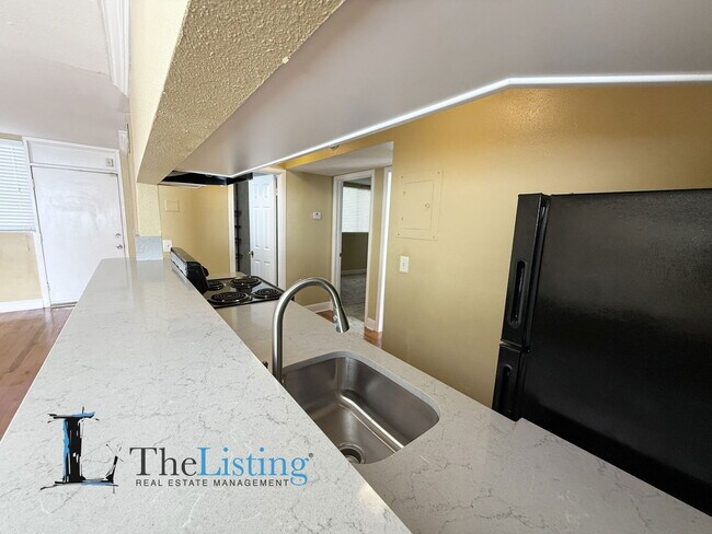 Building Photo - 1301 S Howard Ave