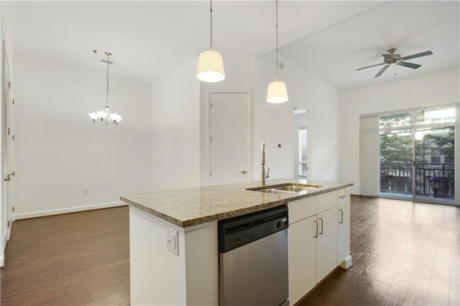 Building Photo - 711 Cosmopolitan Dr NE