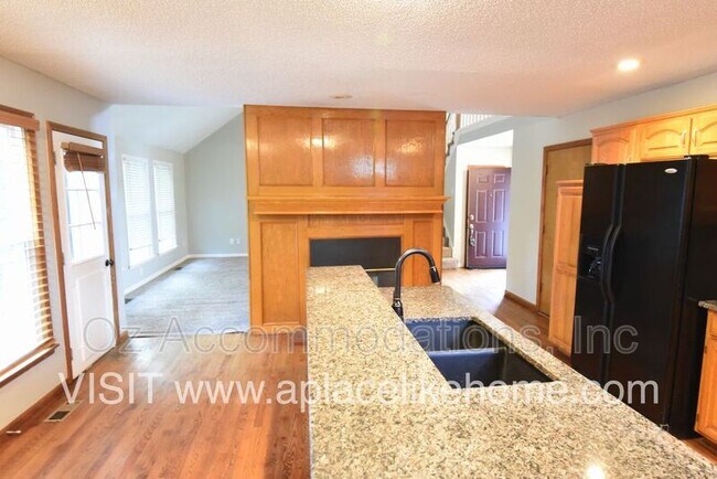 Building Photo - 6301 W 153rd St