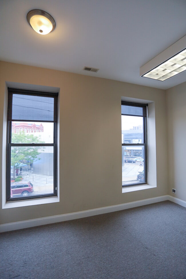 Building Photo - 1582 N Clybourn Ave