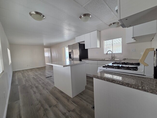 Building Photo - 3601 E Wyoming Ave