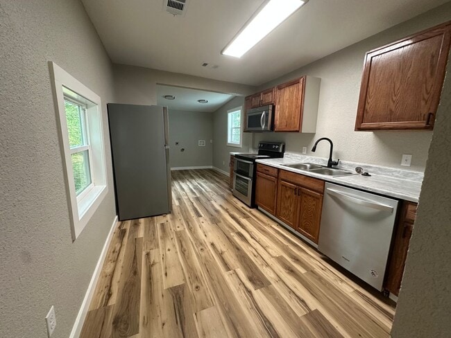 Building Photo - Welcome to your new home in the heart of R...