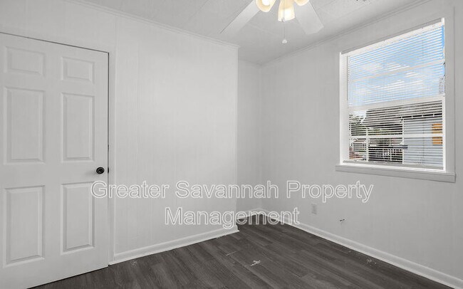 Building Photo - 612 W 42nd St
