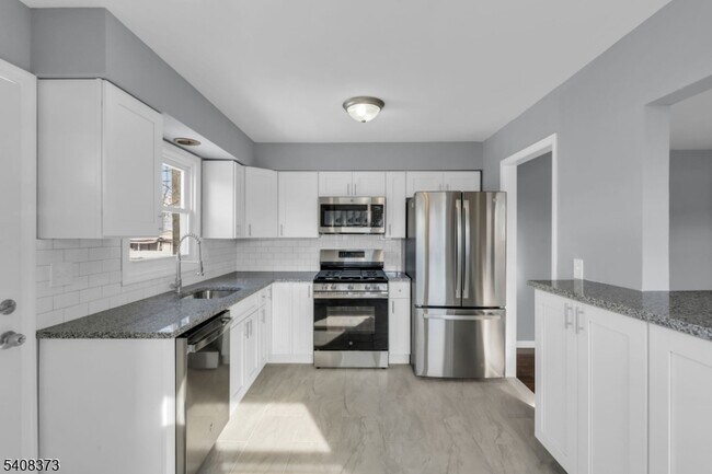 Building Photo - 415 Highland Pl