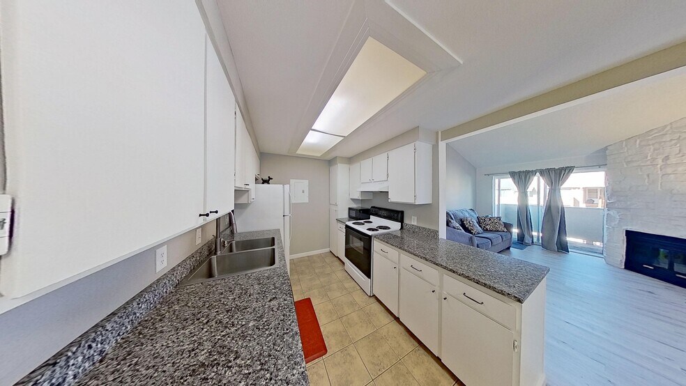 Building Photo - 2929 W Floyd Ave