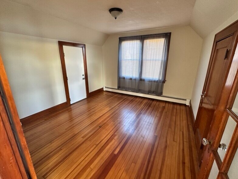 Building Photo - 259 Clover St