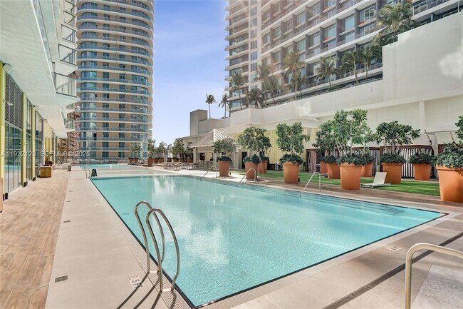 Building Photo - 1300 S Miami Ave