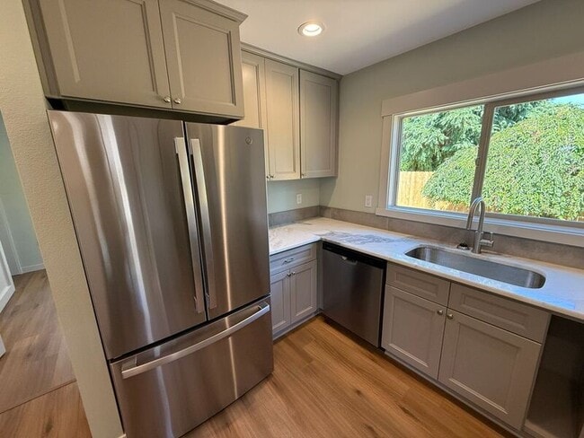 Building Photo - 805 Boxwood Ln SE