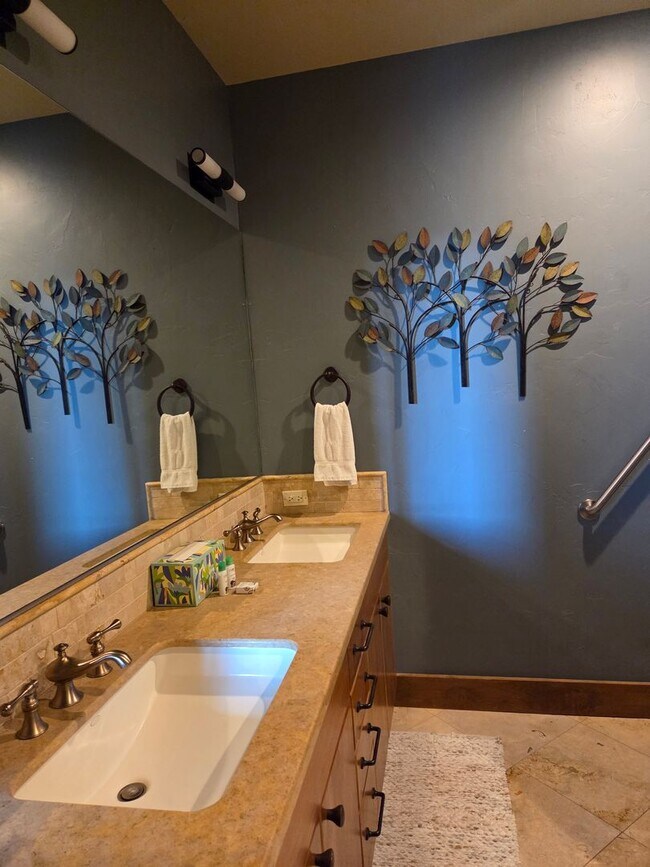 Building Photo - Franklin Crossing Building Condominium