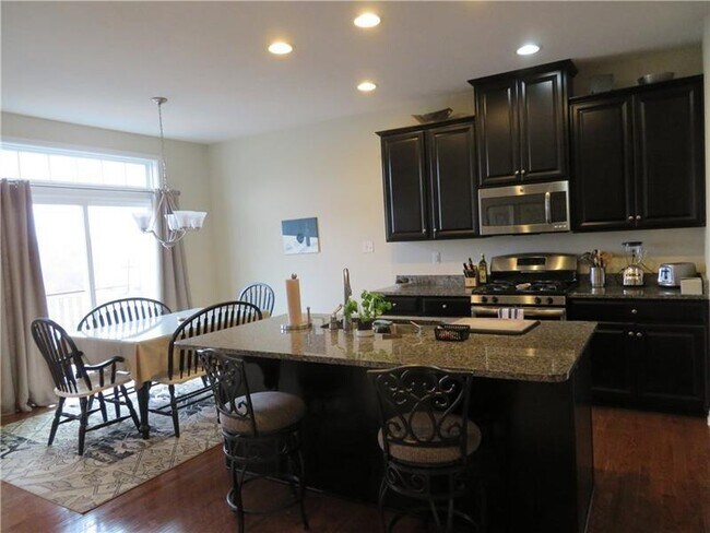 Building Photo - 2047 Golden Grove Dr