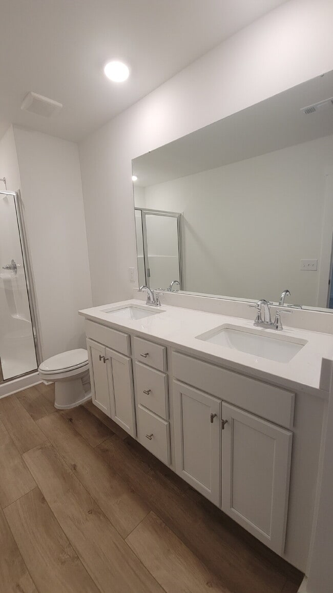 Building Photo - $500 off one month!! Section 8 Accepted!!! "Chic 3-Bed Oasis with Granite Elegance - 1720 Sq. Ft....
