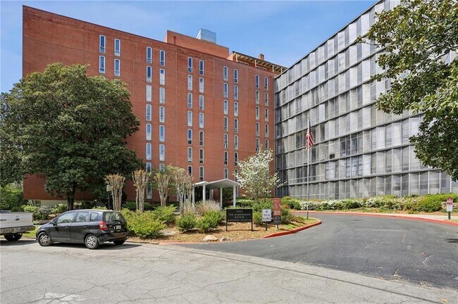 Building Photo - 3060 Pharr Ct N Northwest