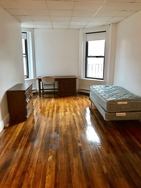 Building Photo - 849 Beacon St
