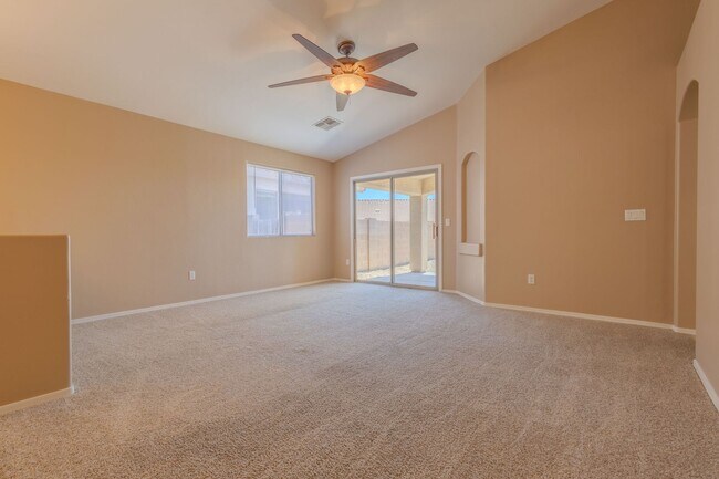 Building Photo - 4 Bedroom, 2 Bath