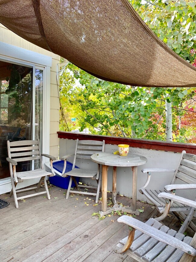 Building Photo - Spacious Rowhouse on Cul-de-sac in SW Longmont for Lease!