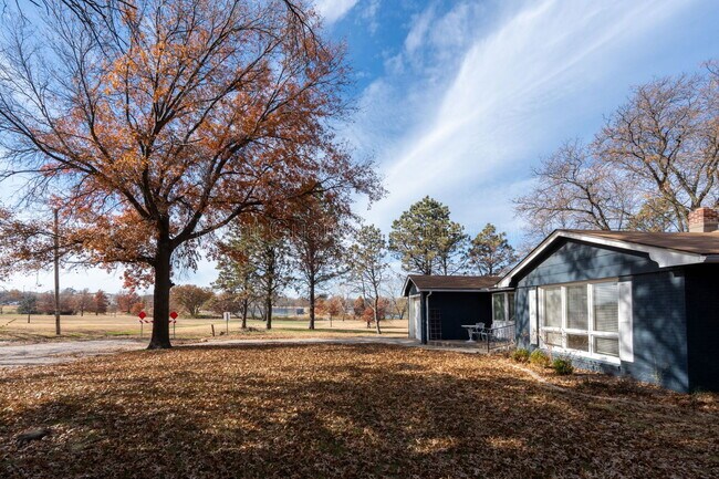 Building Photo - 6002 E 8th St N