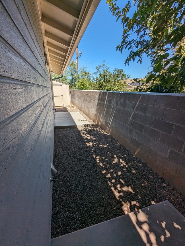 Building Photo - 90 E Cliff House Dr