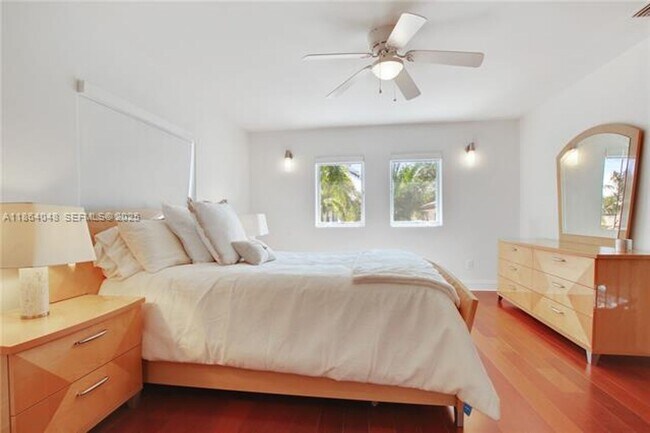 Building Photo - 257 N Coconut Ln