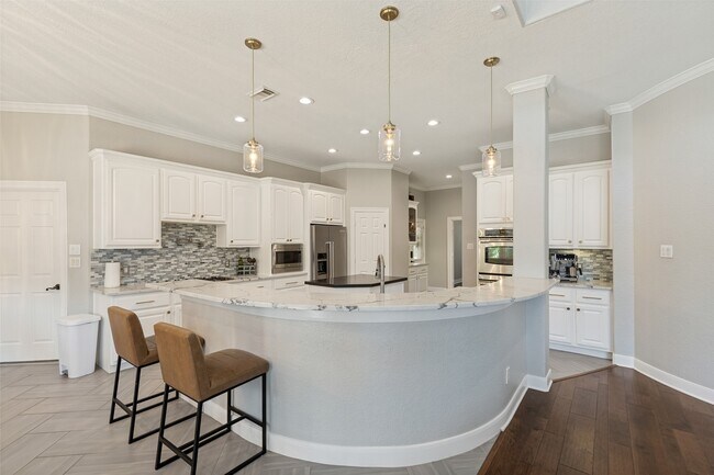 Building Photo - 6011 Shady Alcove Ct