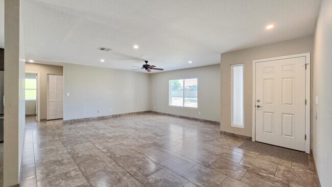 Building Photo - 11740 N 74th Dr