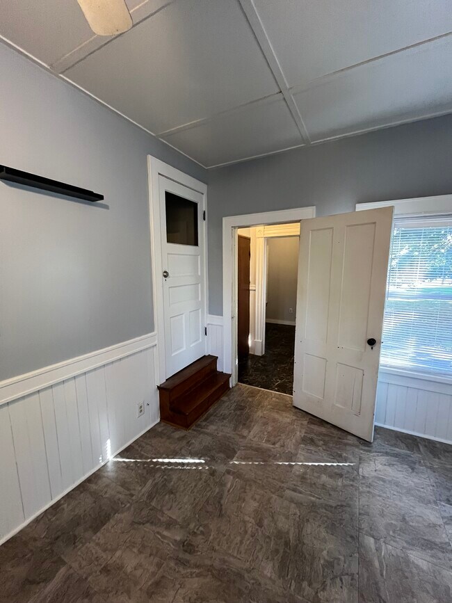 Building Photo - 13 Clark St